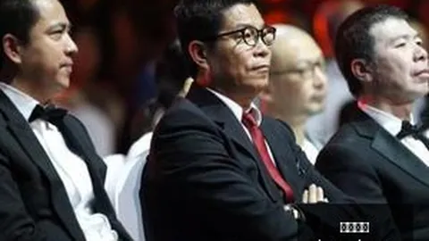 南充星巴克锁椅门事件深度解析：老人占座，提示牌屡被扔弃，真相如何